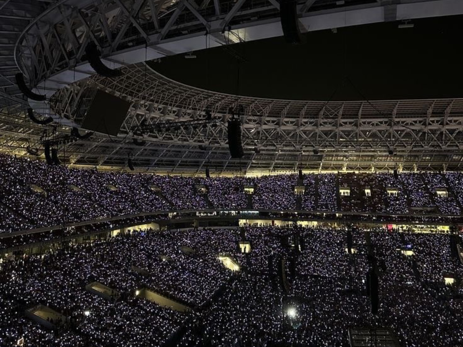 Imagem conceitual — Quando o ingresso existe, mas a experiência não.